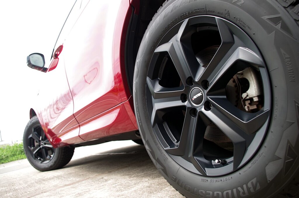 ランドローバー ディスカバリースポーツ x オーテック ゼノス 18インチ